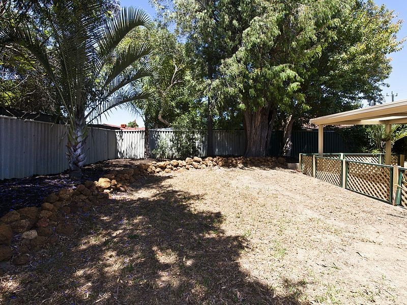 11 Diosma Way, Forrestfield WA 6058