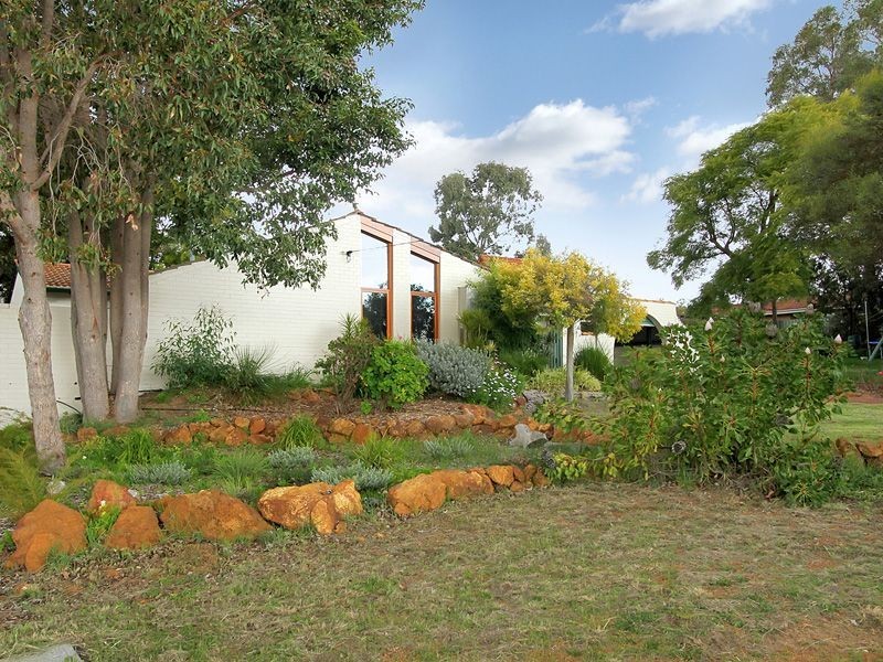 58 Waterloo Crescent, Lesmurdie WA 6076