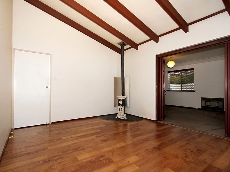 58 Waterloo Crescent, Lesmurdie WA 6076