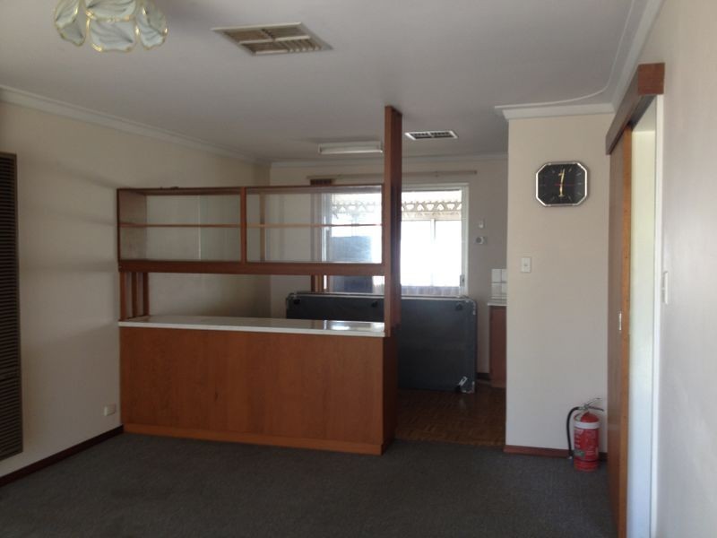 102 Sussex Road, Forrestfield WA 6058