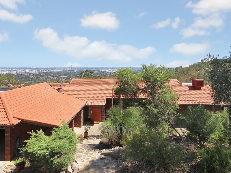 55 Nelson Crescent, Lesmurdie WA 6076