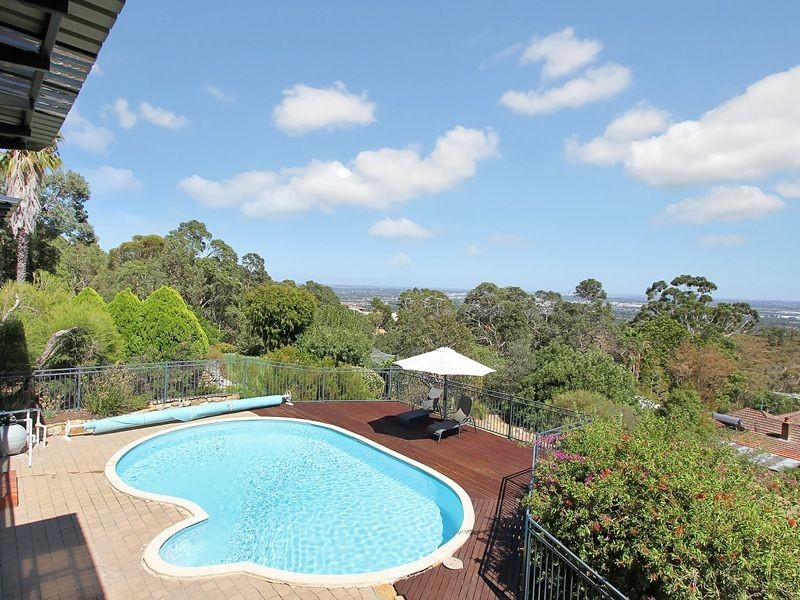 55 Nelson Crescent, Lesmurdie WA 6076