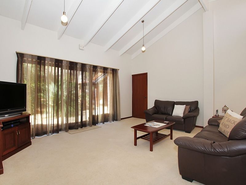 55 Nelson Crescent, Lesmurdie WA 6076