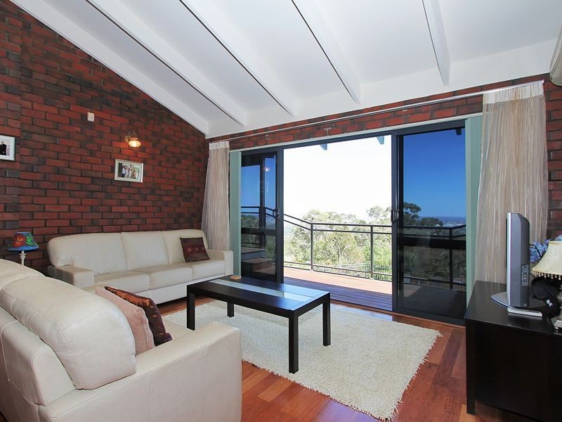 55 Nelson Crescent, Lesmurdie WA 6076