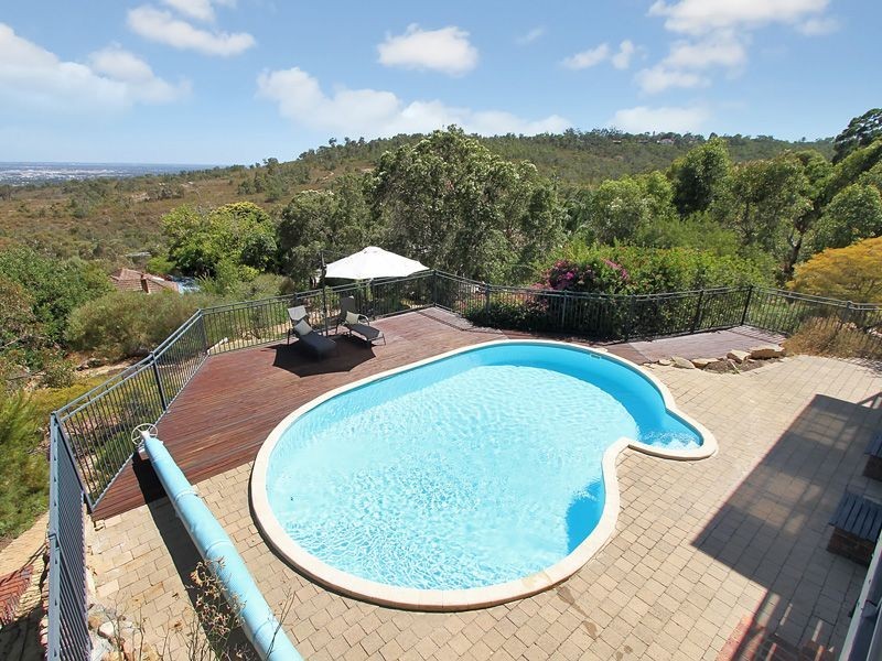 55 Nelson Crescent, Lesmurdie WA 6076