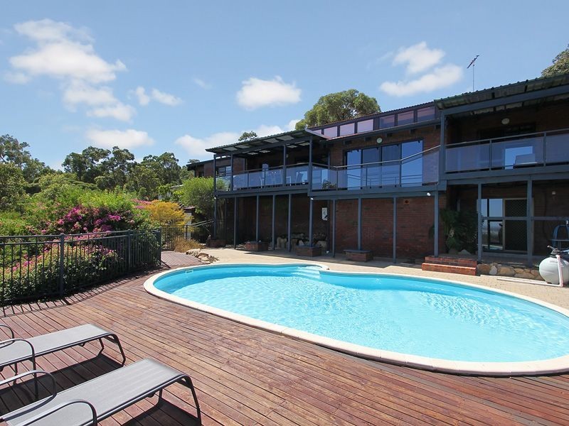 55 Nelson Crescent, Lesmurdie WA 6076