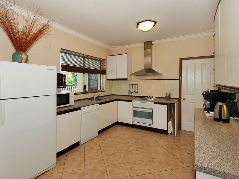 19 Watsonia Road, Gooseberry Hill WA 6076