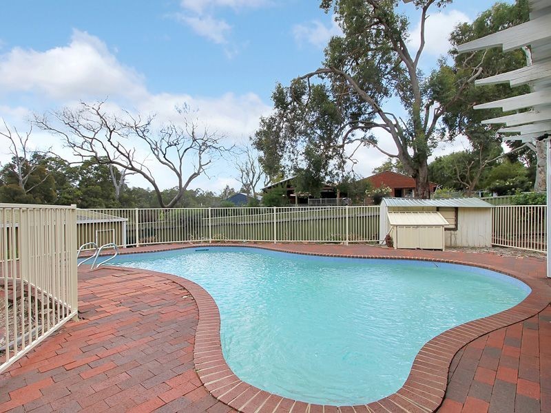 11 Northolt Street, Lesmurdie WA 6076