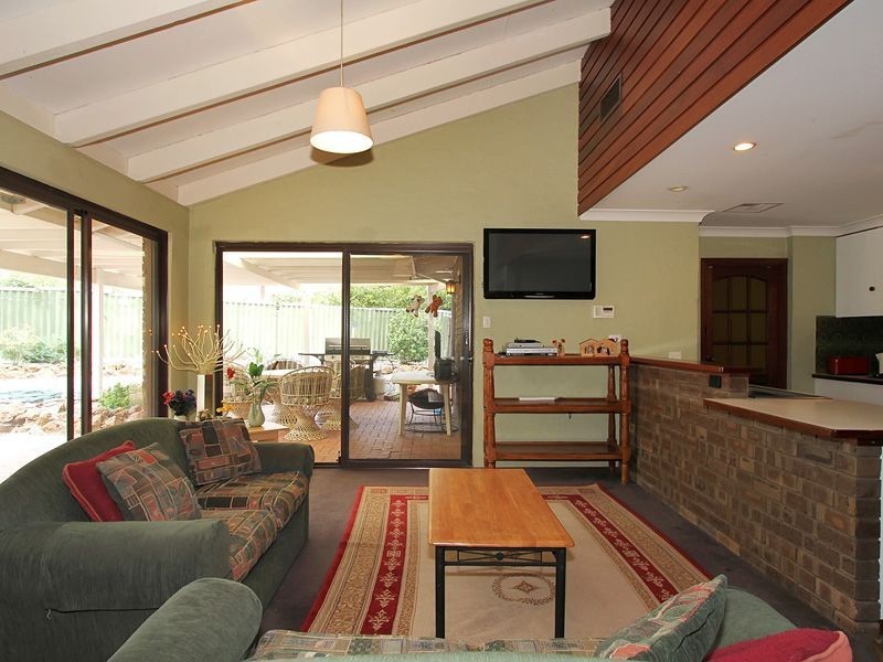 11 Northolt Street, Lesmurdie WA 6076