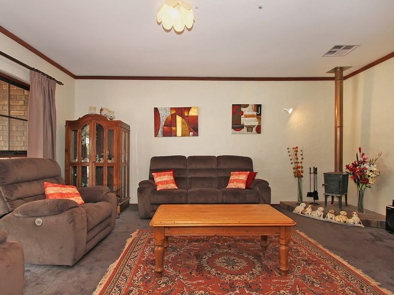 11 Northolt Street, Lesmurdie WA 6076