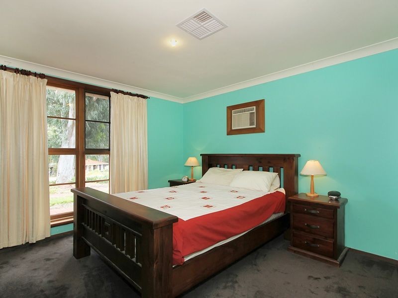 11 Northolt Street, Lesmurdie WA 6076