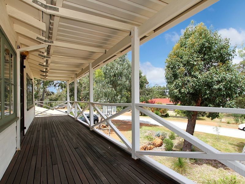 11 Northolt Street, Lesmurdie WA 6076