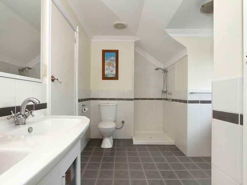 12 Lawley Road, Lesmurdie WA 6076