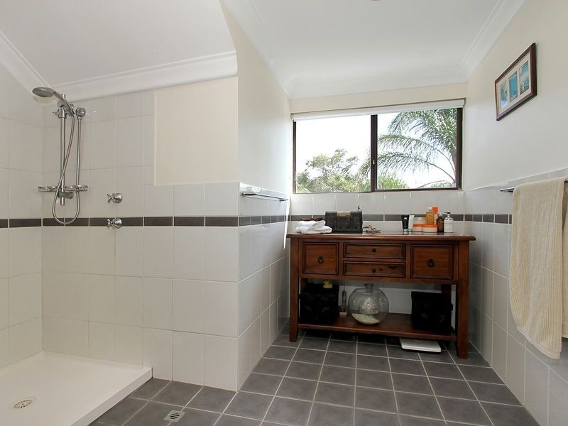 12 Lawley Road, Lesmurdie WA 6076