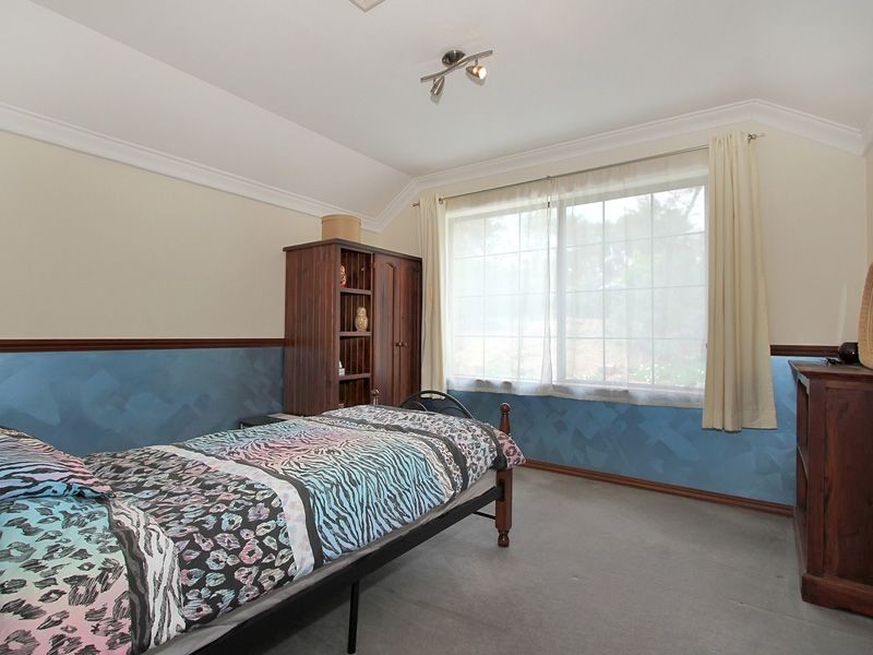 12 Lawley Road, Lesmurdie WA 6076