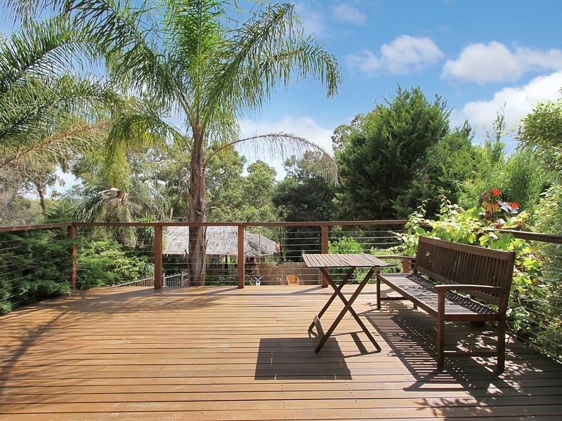 12 Lawley Road, Lesmurdie WA 6076