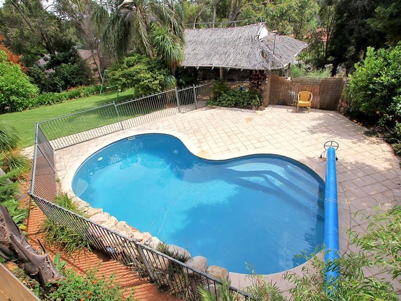 12 Lawley Road, Lesmurdie WA 6076