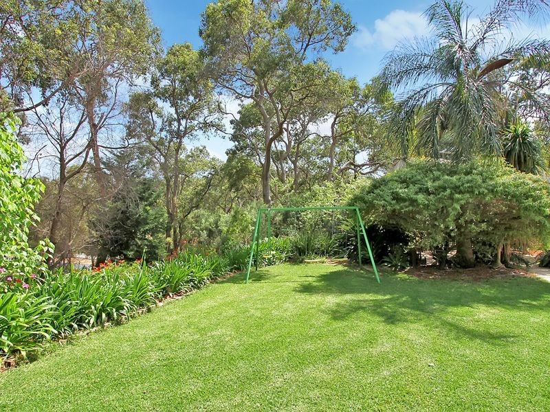 12 Lawley Road, Lesmurdie WA 6076