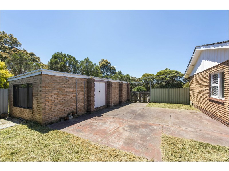 17 Kalbarri Street, Lesmurdie WA 6076