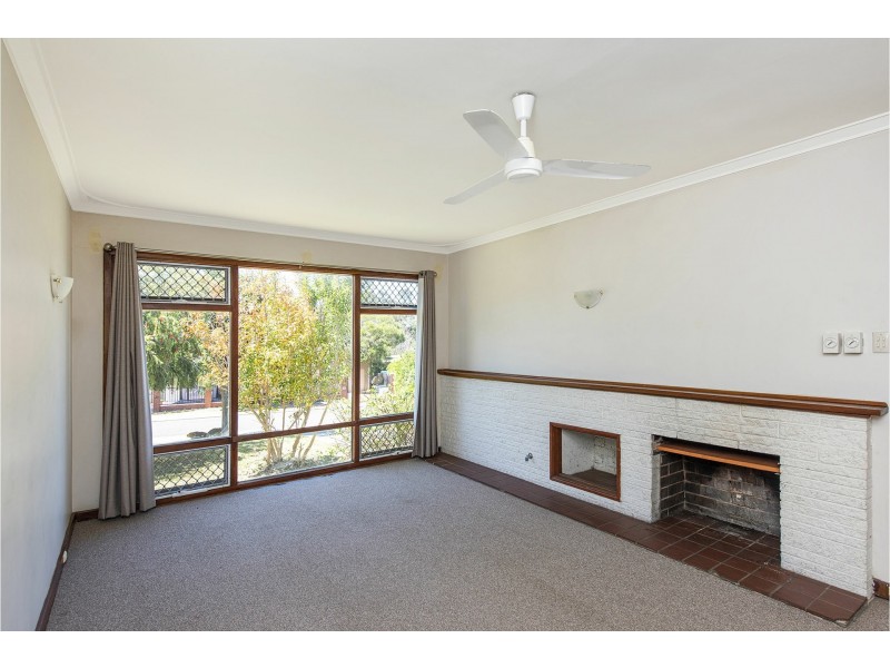 17 Kalbarri Street, Lesmurdie WA 6076