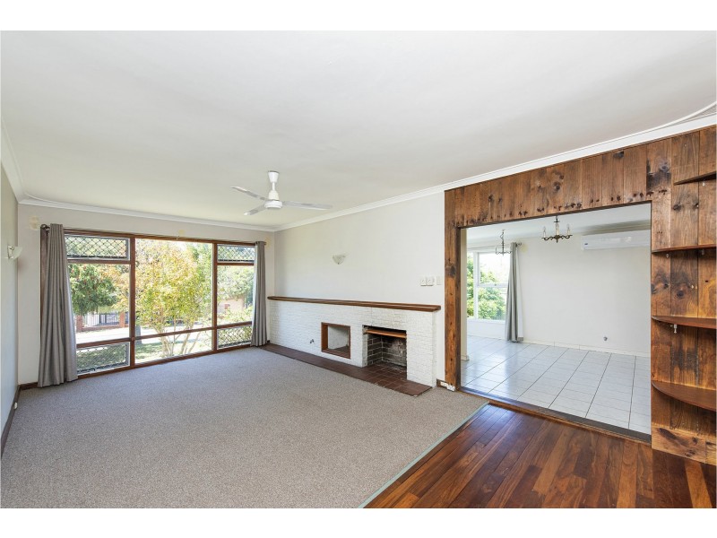 17 Kalbarri Street, Lesmurdie WA 6076