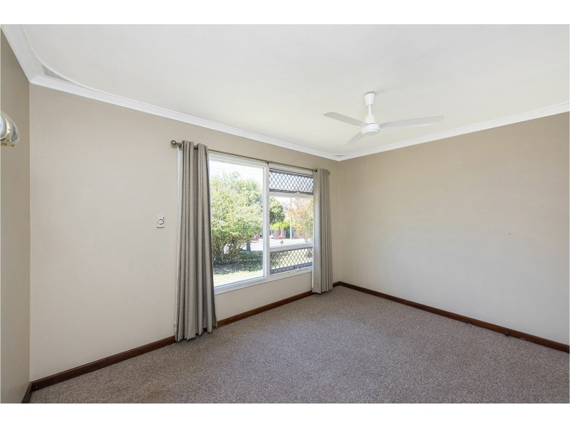 17 Kalbarri Street, Lesmurdie WA 6076