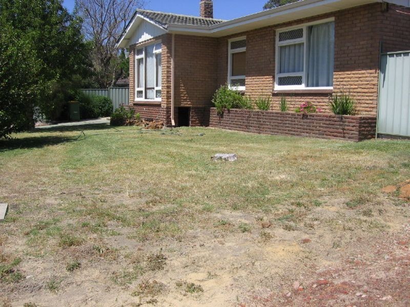 17 Kalbarri Street, Lesmurdie WA 6076