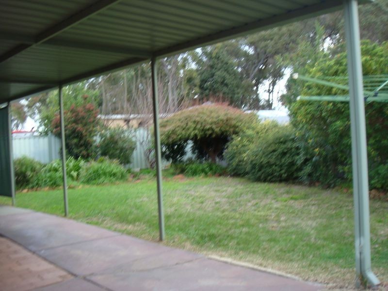 17 Kalbarri Street, Lesmurdie WA 6076