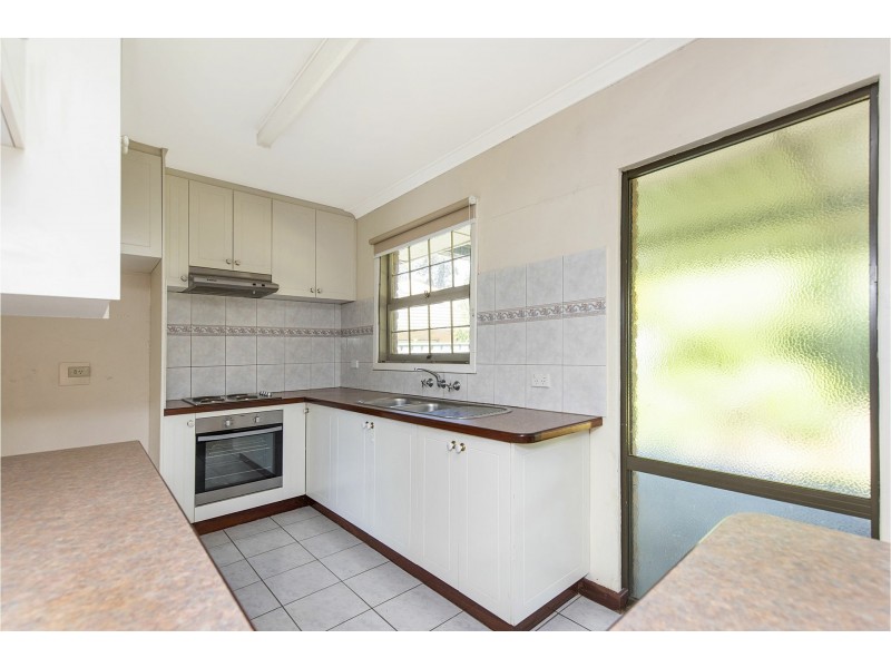 17 Kalbarri Street, Lesmurdie WA 6076