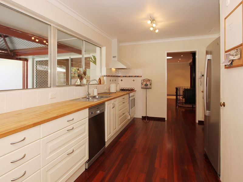 46 Mundaring Weir Road, Kalamunda WA 6076