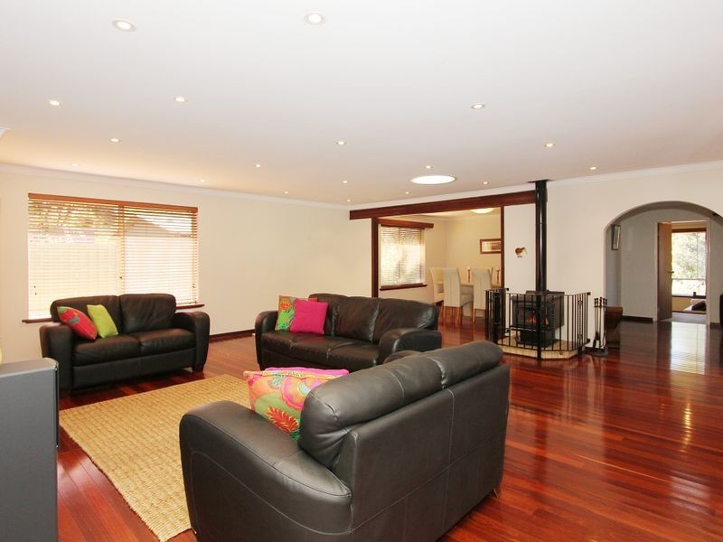 46 Mundaring Weir Road, Kalamunda WA 6076