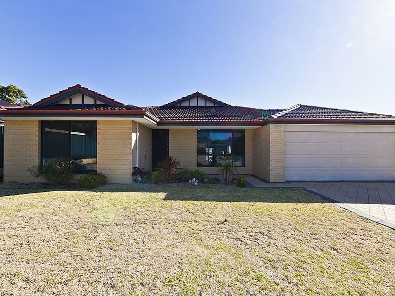 8 Camellia Loop, Forrestfield WA 6058