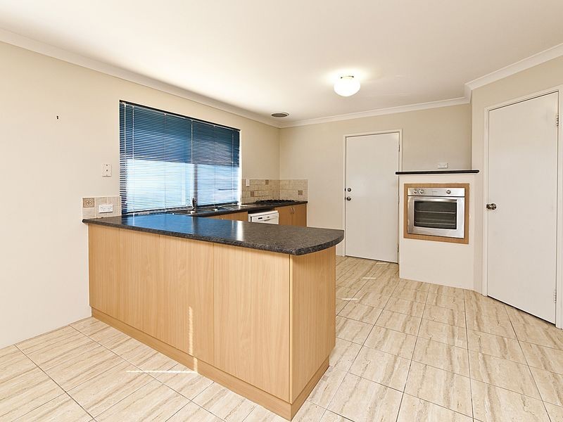 8 Camellia Loop, Forrestfield WA 6058