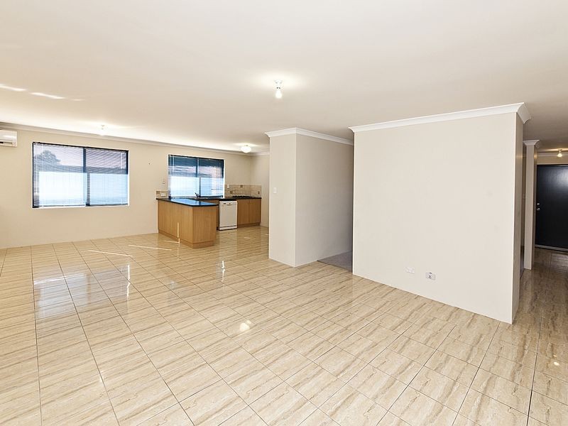 8 Camellia Loop, Forrestfield WA 6058