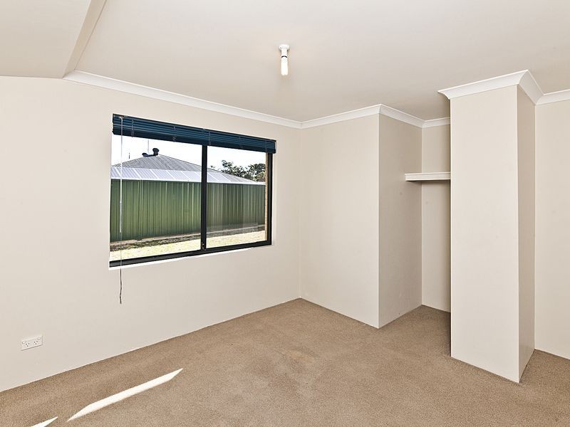 8 Camellia Loop, Forrestfield WA 6058