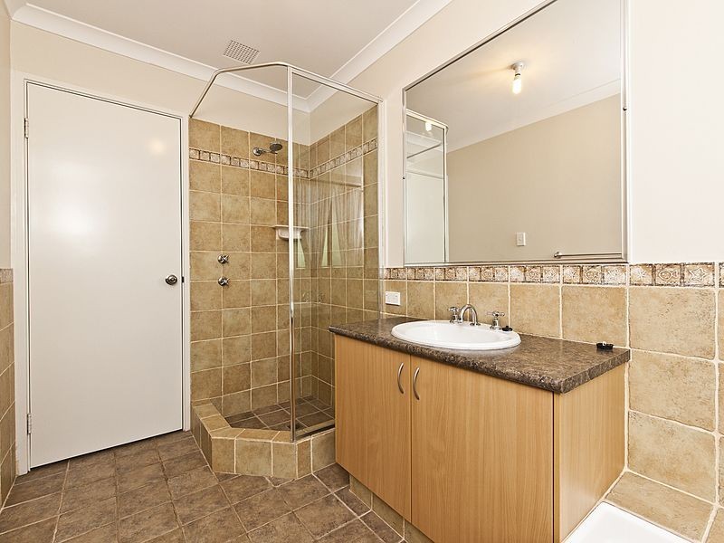 8 Camellia Loop, Forrestfield WA 6058