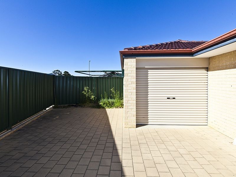 8 Camellia Loop, Forrestfield WA 6058