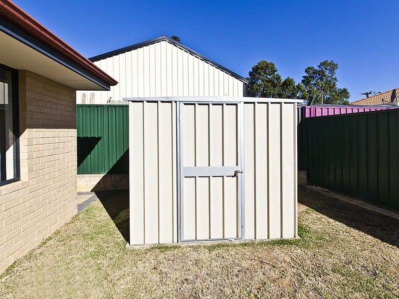 8 Camellia Loop, Forrestfield WA 6058