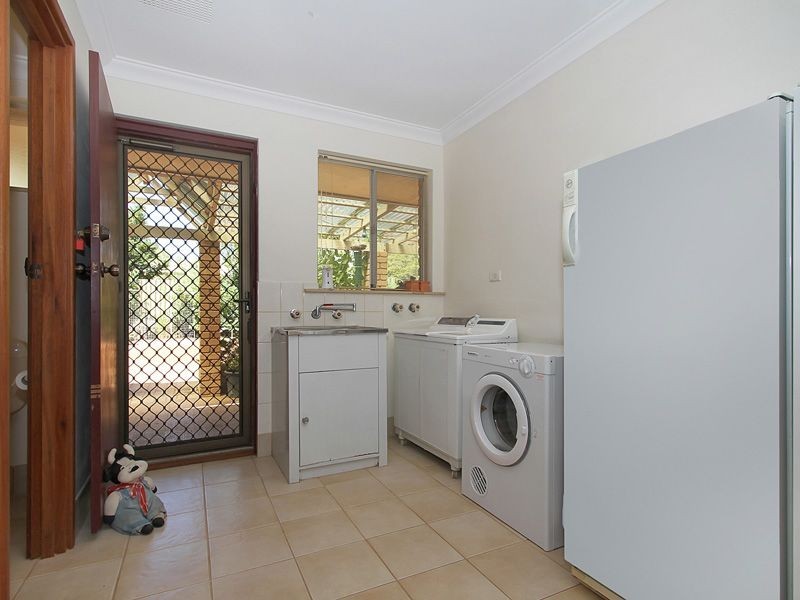 30 Anthony Street, Lesmurdie WA 6076