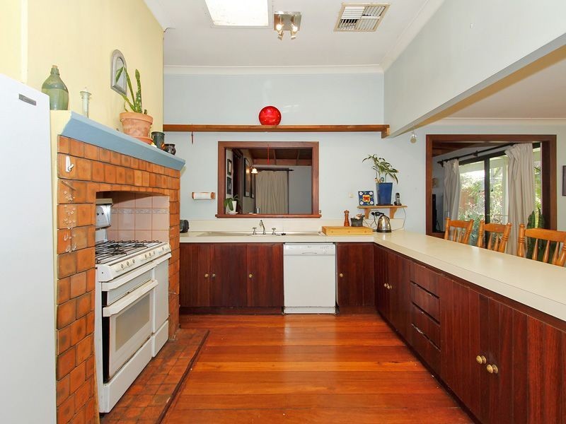 6 Gooseberry Hill Road, Gooseberry Hill WA 6076