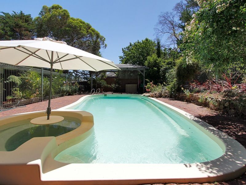 6 Gooseberry Hill Road, Gooseberry Hill WA 6076