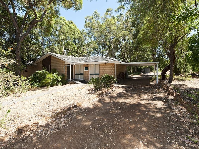 15 Arthur Road, Lesmurdie WA 6076