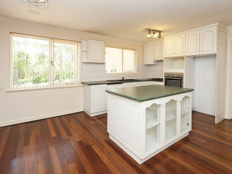 15 Arthur Road, Lesmurdie WA 6076