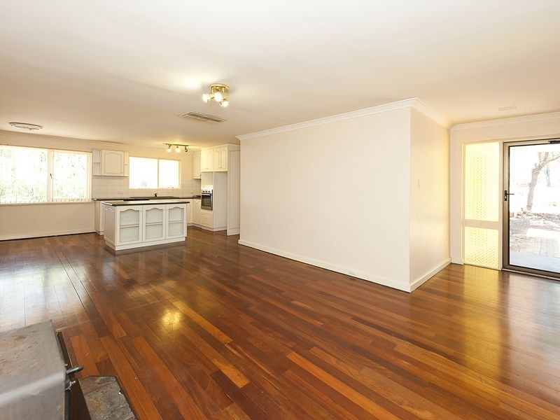 15 Arthur Road, Lesmurdie WA 6076