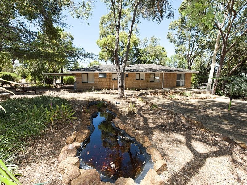 15 Arthur Road, Lesmurdie WA 6076