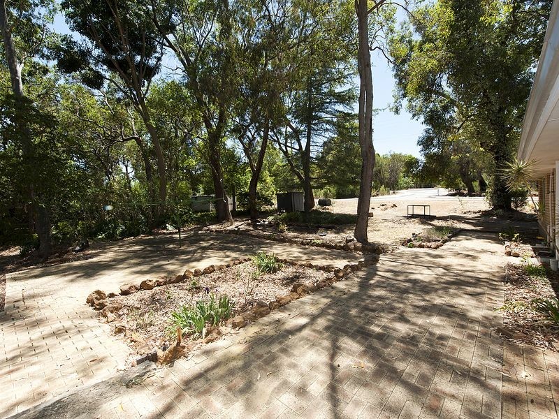 15 Arthur Road, Lesmurdie WA 6076