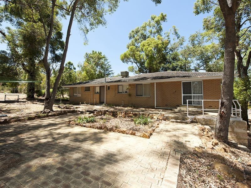 15 Arthur Road, Lesmurdie WA 6076