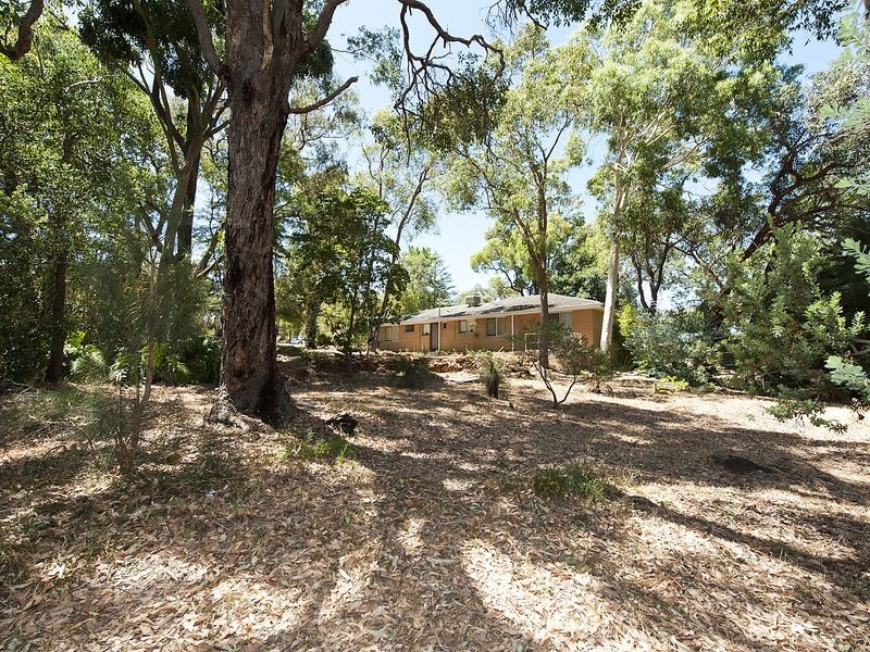 15 Arthur Road, Lesmurdie WA 6076