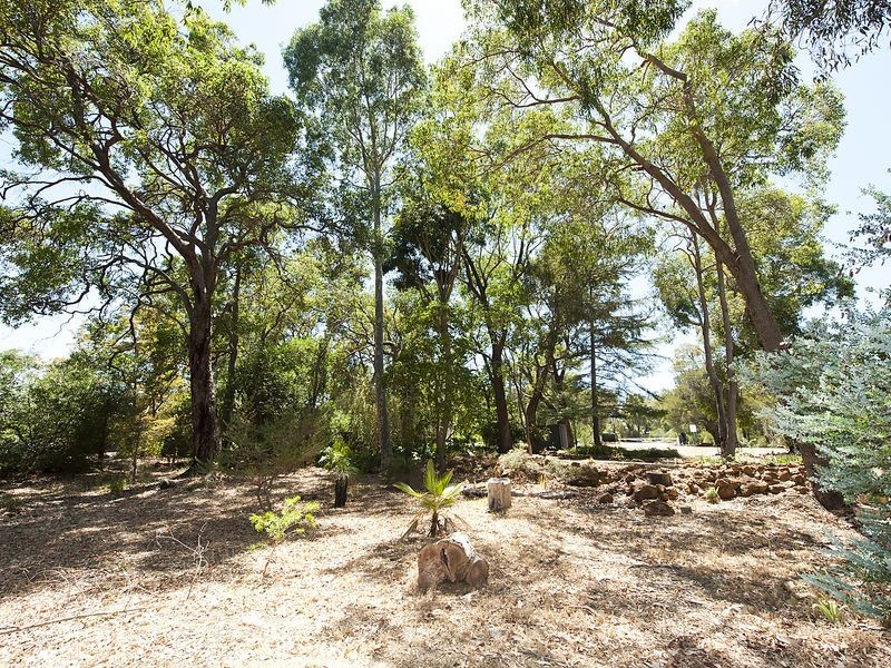 15 Arthur Road, Lesmurdie WA 6076