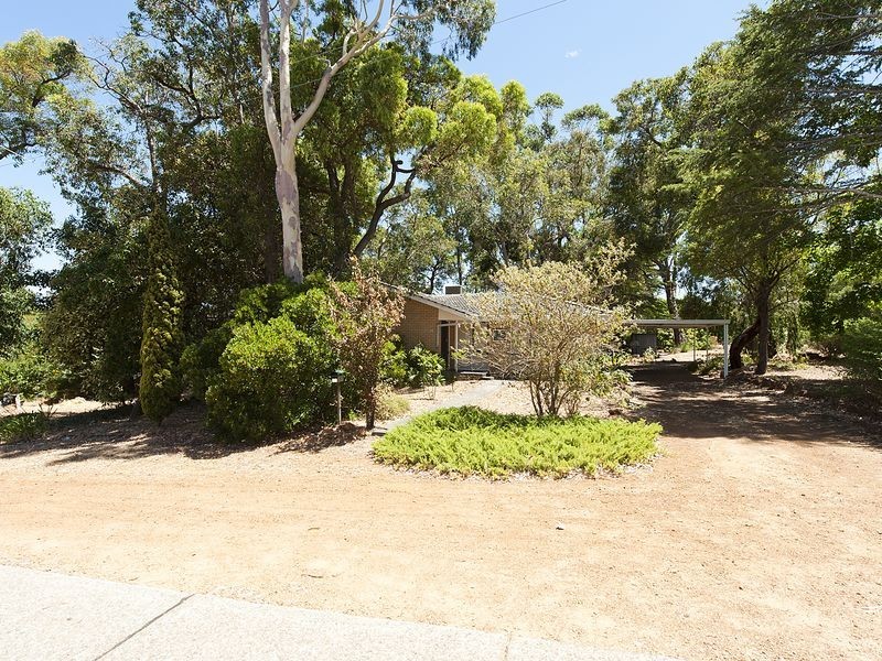 15 Arthur Road, Lesmurdie WA 6076